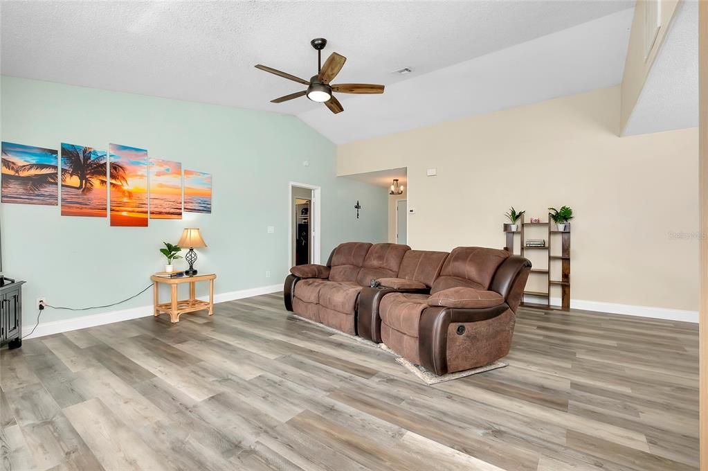 For Sale: $429,000 (2 beds, 2 baths, 1478 Square Feet)