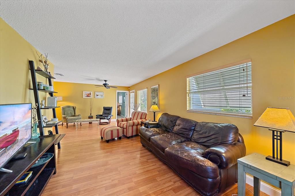 For Sale: $468,500 (2 beds, 2 baths, 1160 Square Feet)