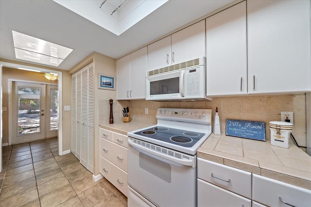 For Sale: $468,500 (2 beds, 2 baths, 1160 Square Feet)