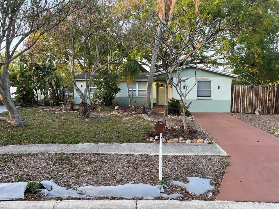 For Sale: $398,000 (3 beds, 1 baths, 1176 Square Feet)