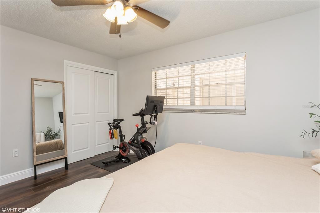 For Sale: $345,000 (2 beds, 1 baths, 899 Square Feet)