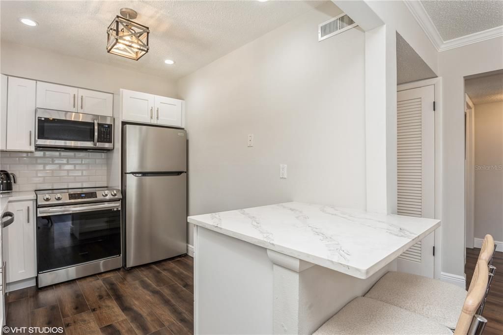 For Sale: $345,000 (2 beds, 1 baths, 899 Square Feet)