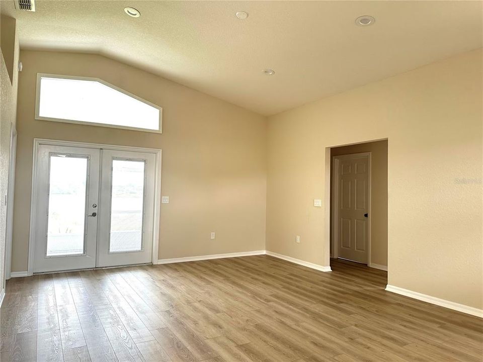 Active With Contract: $1,750 (3 beds, 2 baths, 1524 Square Feet)