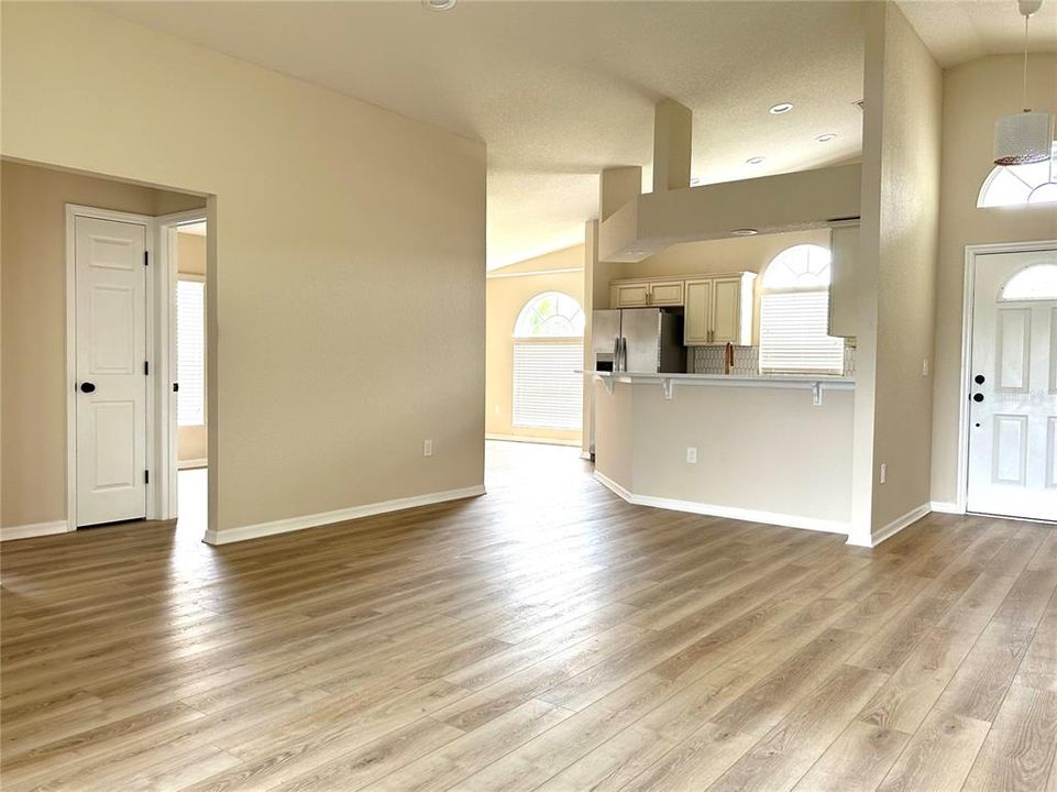Active With Contract: $1,750 (3 beds, 2 baths, 1524 Square Feet)