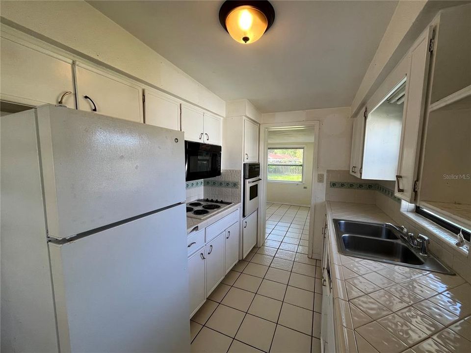 For Sale: $239,900 (2 beds, 2 baths, 1164 Square Feet)