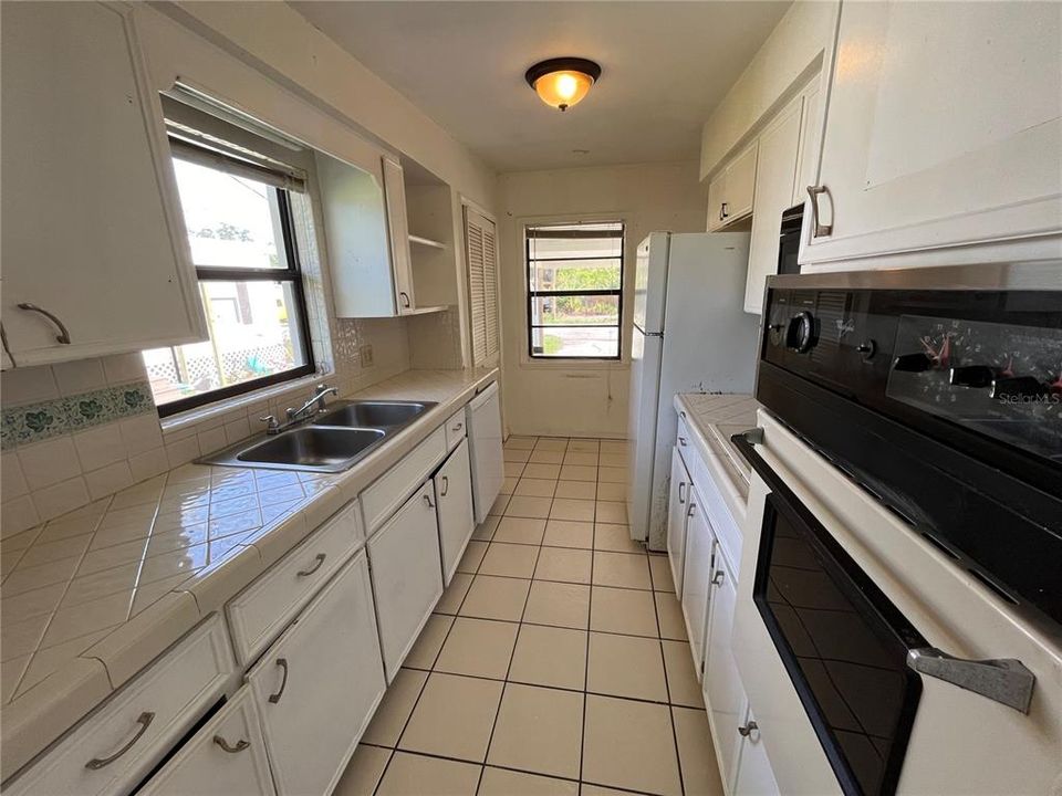 For Sale: $239,900 (2 beds, 2 baths, 1164 Square Feet)