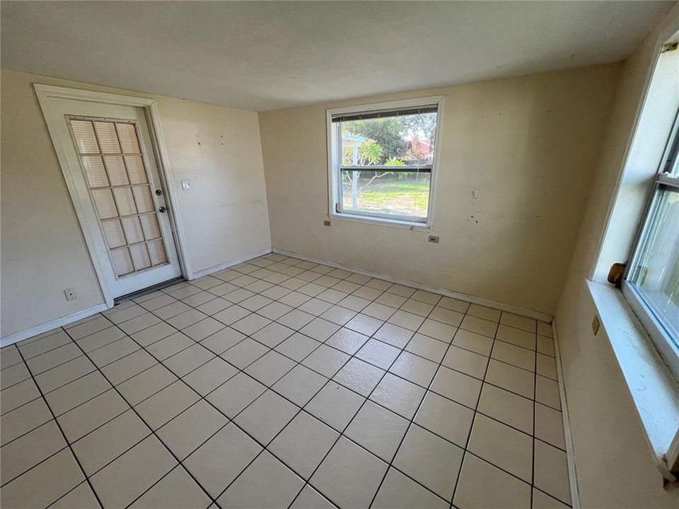 For Sale: $239,900 (2 beds, 2 baths, 1164 Square Feet)