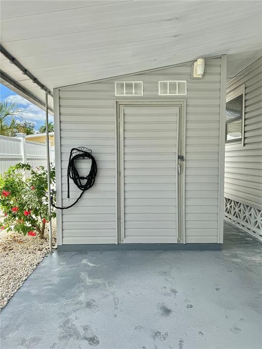 Outside storage shed that locks