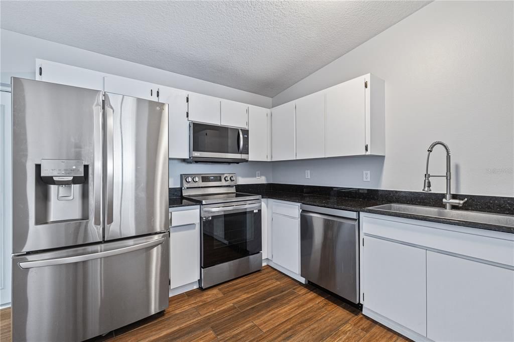 Active With Contract: $2,400 (3 beds, 2 baths, 1300 Square Feet)