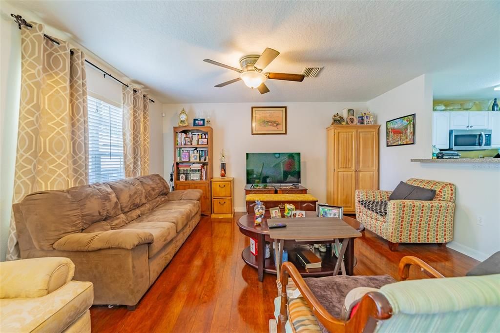 For Sale: $247,500 (2 beds, 2 baths, 1386 Square Feet)