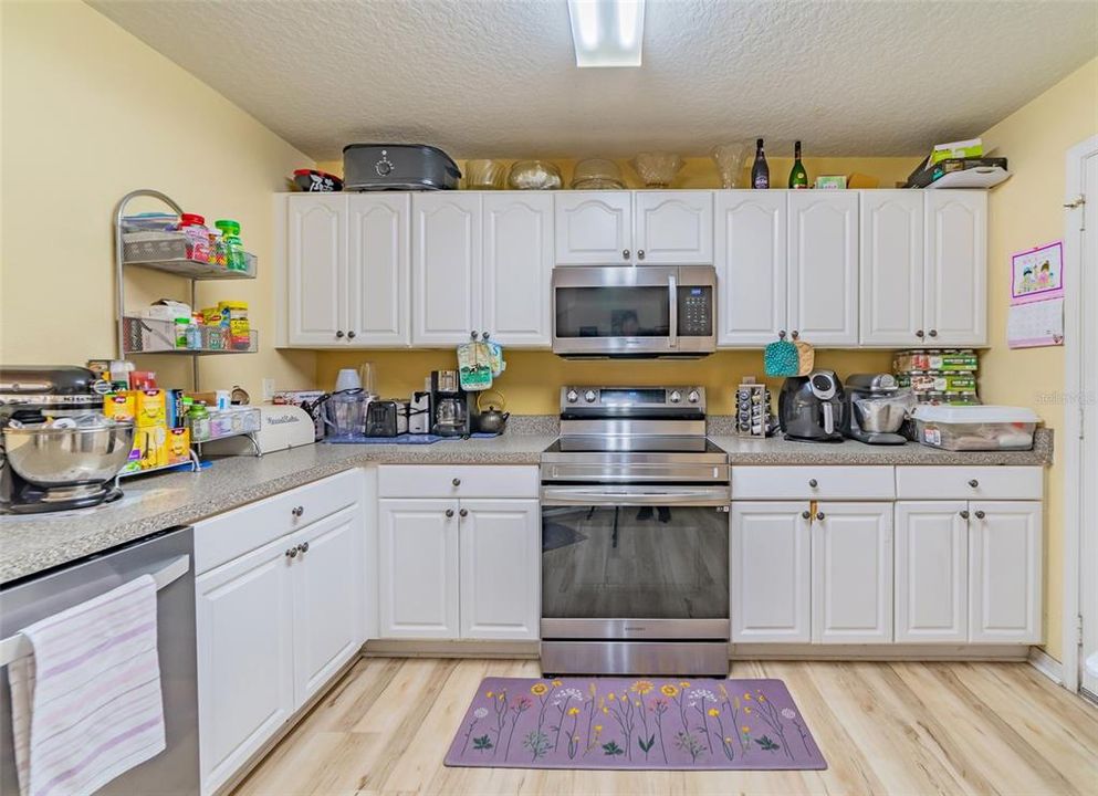 For Sale: $247,500 (2 beds, 2 baths, 1386 Square Feet)