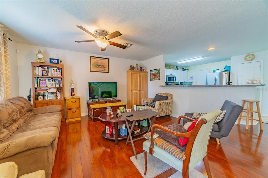 For Sale: $247,500 (2 beds, 2 baths, 1386 Square Feet)