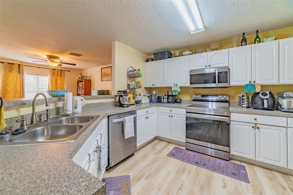 For Sale: $247,500 (2 beds, 2 baths, 1386 Square Feet)