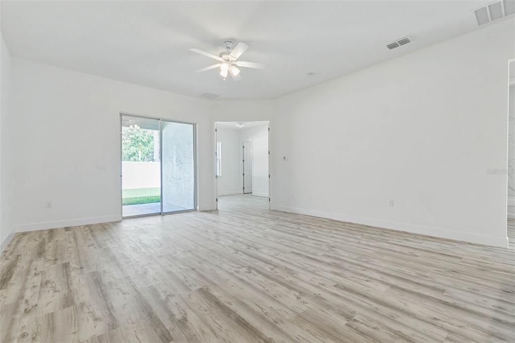 For Sale: $280,000 (3 beds, 2 baths, 1216.3 Square Feet)