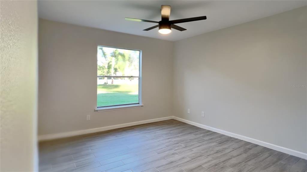 Active With Contract: $219,900 (2 beds, 2 baths, 919 Square Feet)