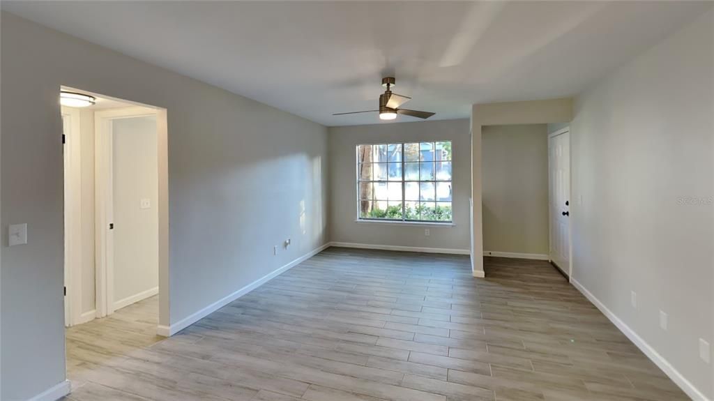 Active With Contract: $219,900 (2 beds, 2 baths, 919 Square Feet)