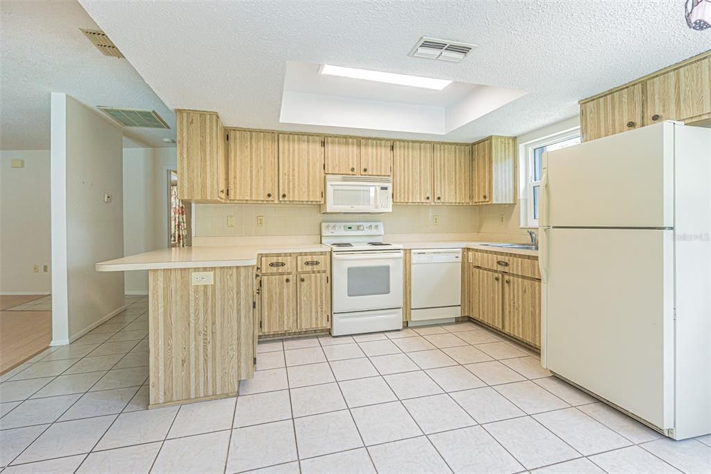 For Sale: $339,900 (2 beds, 2 baths, 1239 Square Feet)