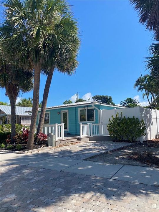 Recently Sold: $2,625,000 (2 beds, 2 baths, 1116 Square Feet)