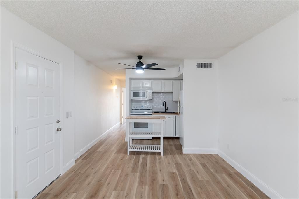 For Sale: $189,000 (1 beds, 1 baths, 519 Square Feet)