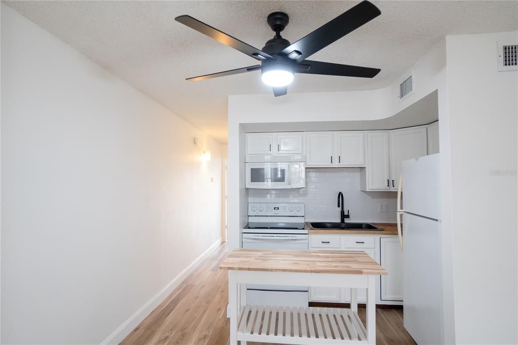 For Sale: $189,000 (1 beds, 1 baths, 519 Square Feet)