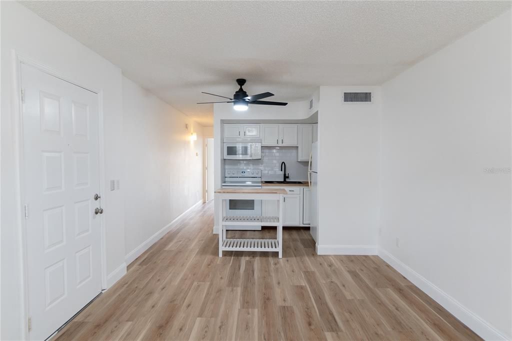 For Sale: $189,000 (1 beds, 1 baths, 519 Square Feet)