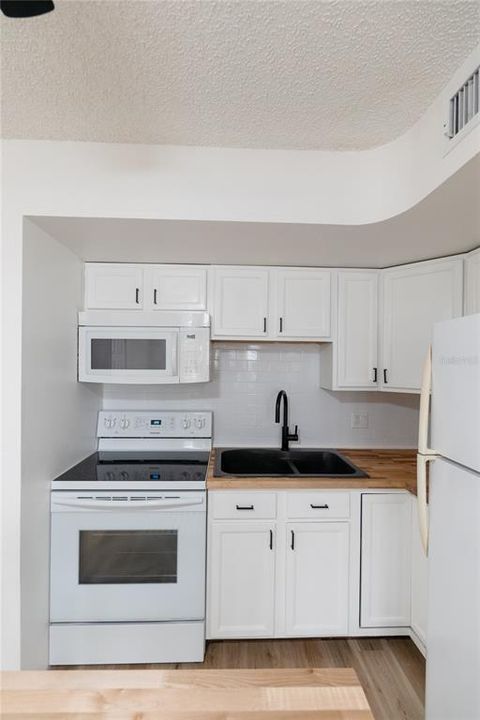 For Sale: $189,000 (1 beds, 1 baths, 519 Square Feet)