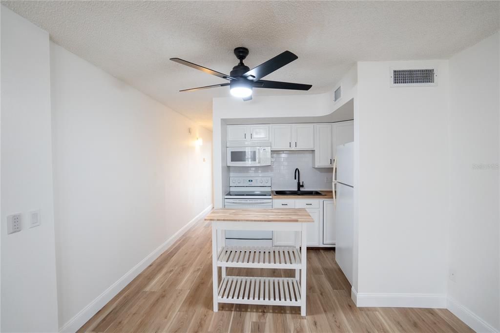 For Sale: $189,000 (1 beds, 1 baths, 519 Square Feet)