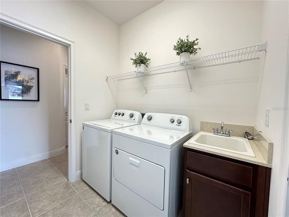 For Rent: $2,600 (4 beds, 2 baths, 1901 Square Feet)