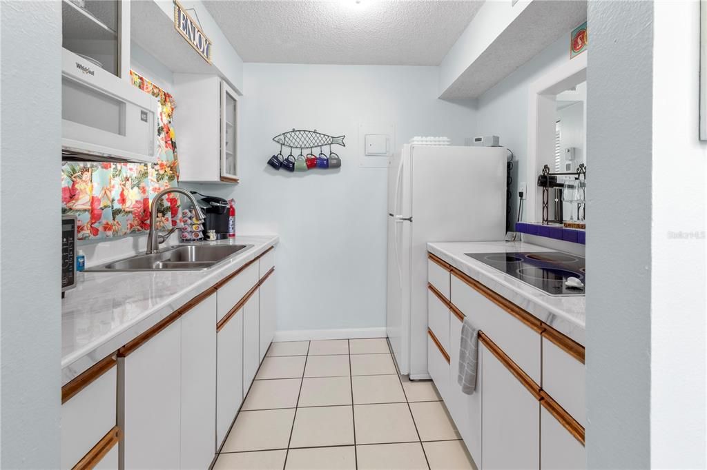 For Sale: $675,000 (2 beds, 1 baths, 822 Square Feet)