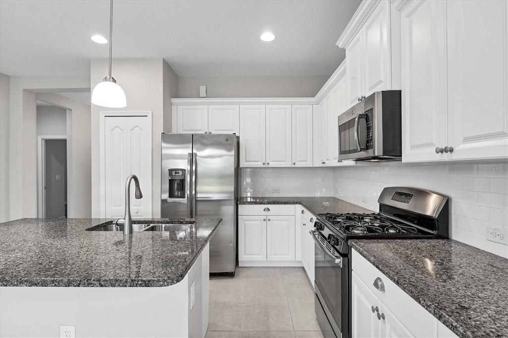 For Sale: $359,000 (2 beds, 2 baths, 1525 Square Feet)