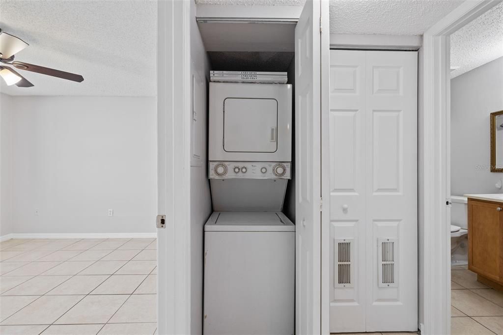 Active With Contract: $141,990 (1 beds, 1 baths, 612 Square Feet)
