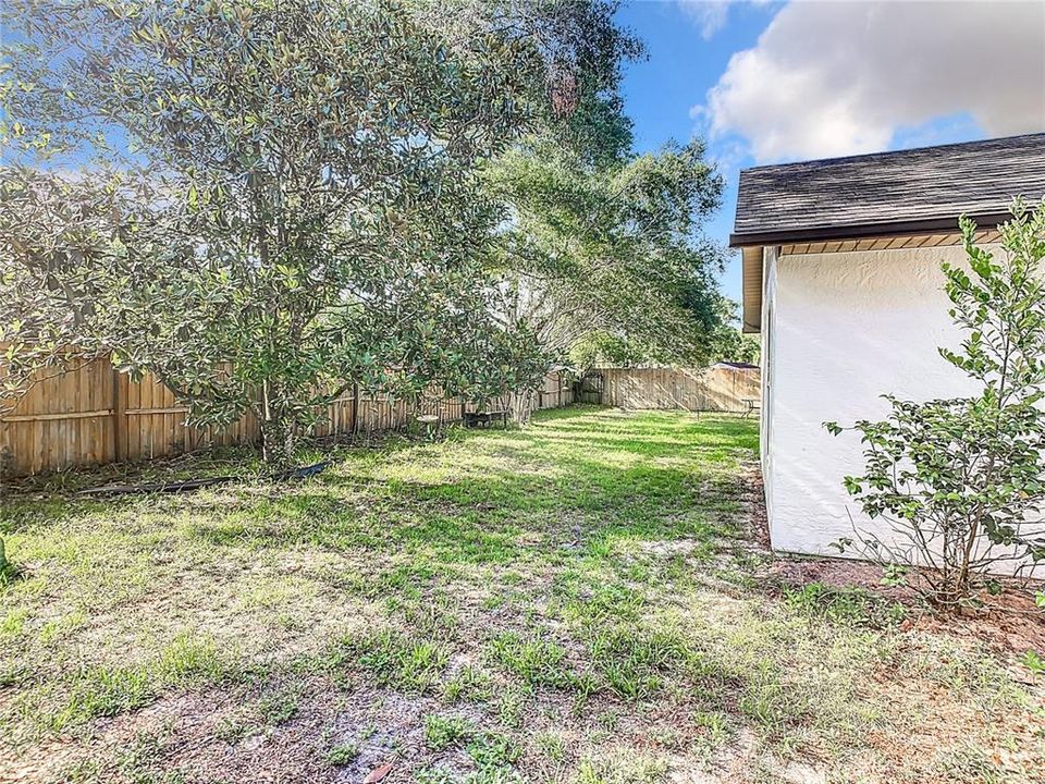 Active With Contract: $300,000 (3 beds, 2 baths, 1332 Square Feet)