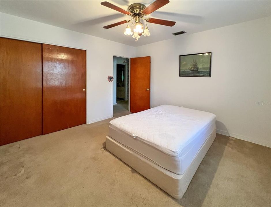 For Sale: $224,900 (2 beds, 1 baths, 1423 Square Feet)