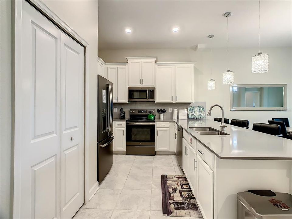 For Sale: $399,900 (2 beds, 2 baths, 1388 Square Feet)