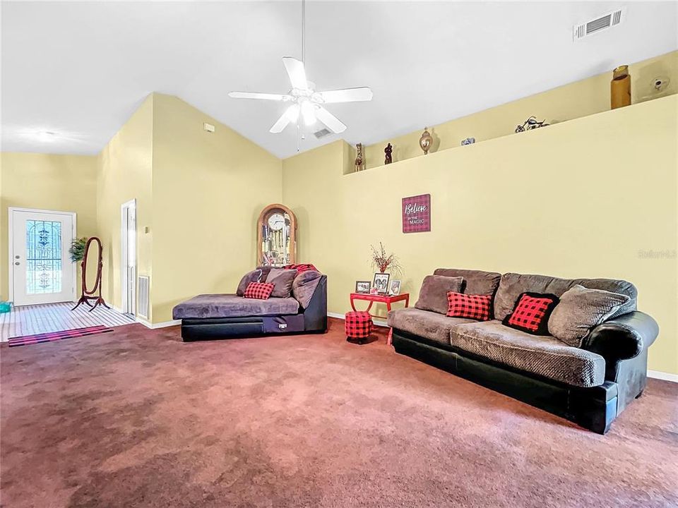 For Sale: $305,000 (4 beds, 2 baths, 1410 Square Feet)