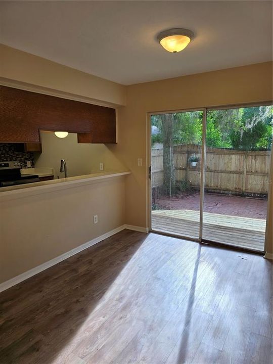 For Sale: $189,900 (2 beds, 1 baths, 1118 Square Feet)