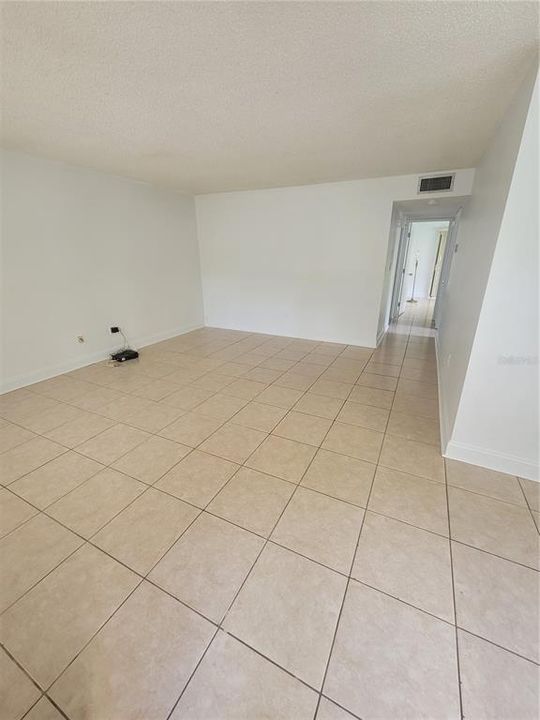 For Rent: $1,700 (2 beds, 2 baths, 960 Square Feet)