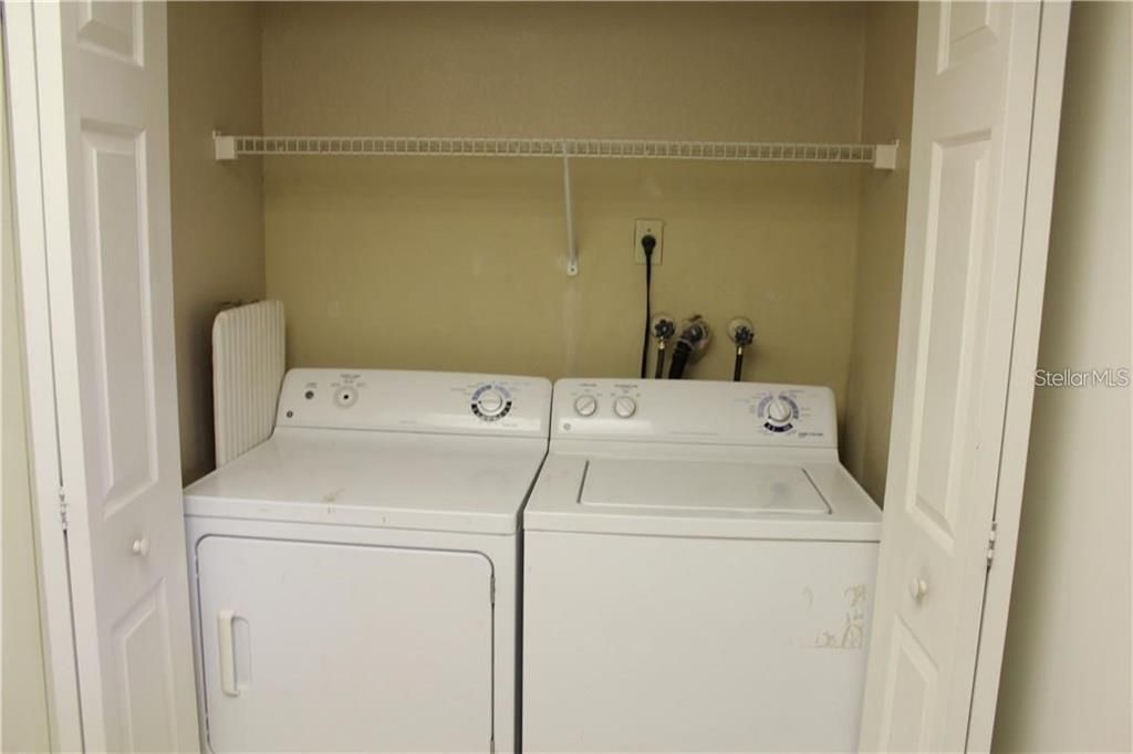 For Sale: $208,000 (2 beds, 2 baths, 905 Square Feet)