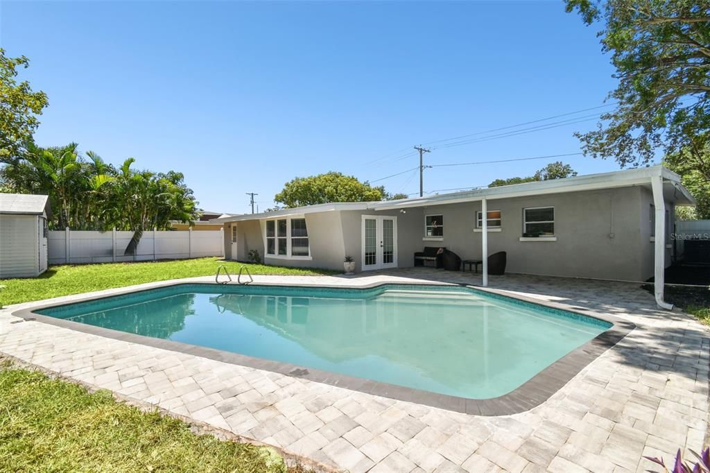 For Sale: $699,900 (4 beds, 2 baths, 1986 Square Feet)