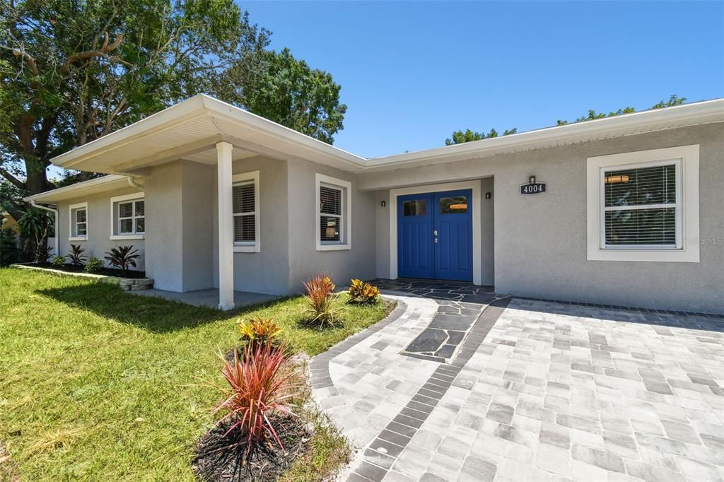 For Sale: $699,900 (4 beds, 2 baths, 1986 Square Feet)