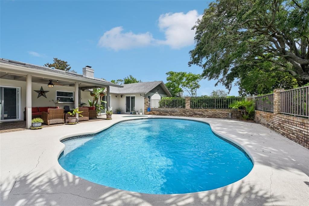 HUGE POOL and Entertainment space