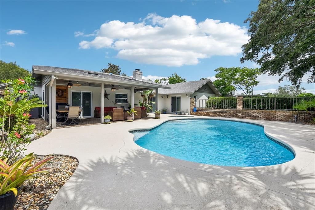 HUGE POOL and Entertainment space