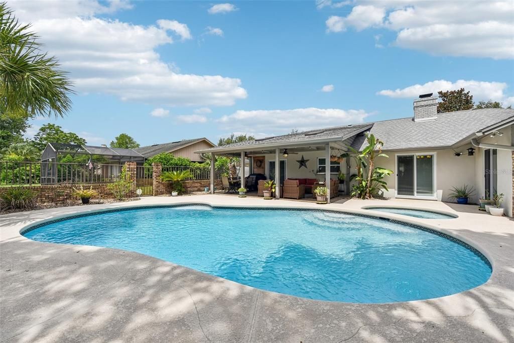 HUGE POOL and Entertainment space