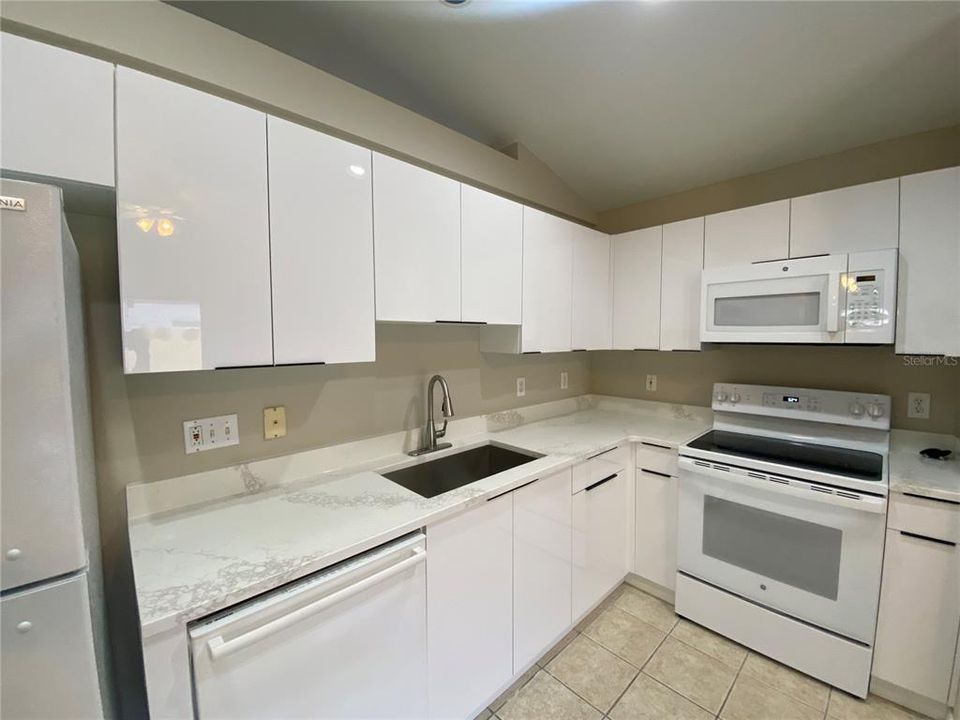 For Sale: $319,999 (3 beds, 2 baths, 1474 Square Feet)