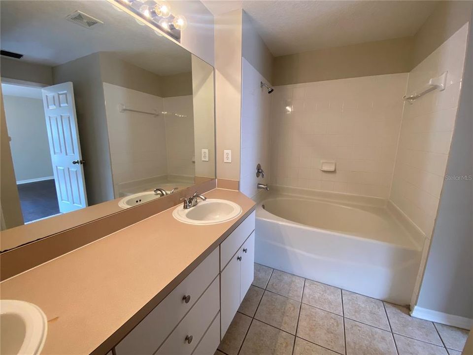 For Sale: $319,999 (3 beds, 2 baths, 1474 Square Feet)