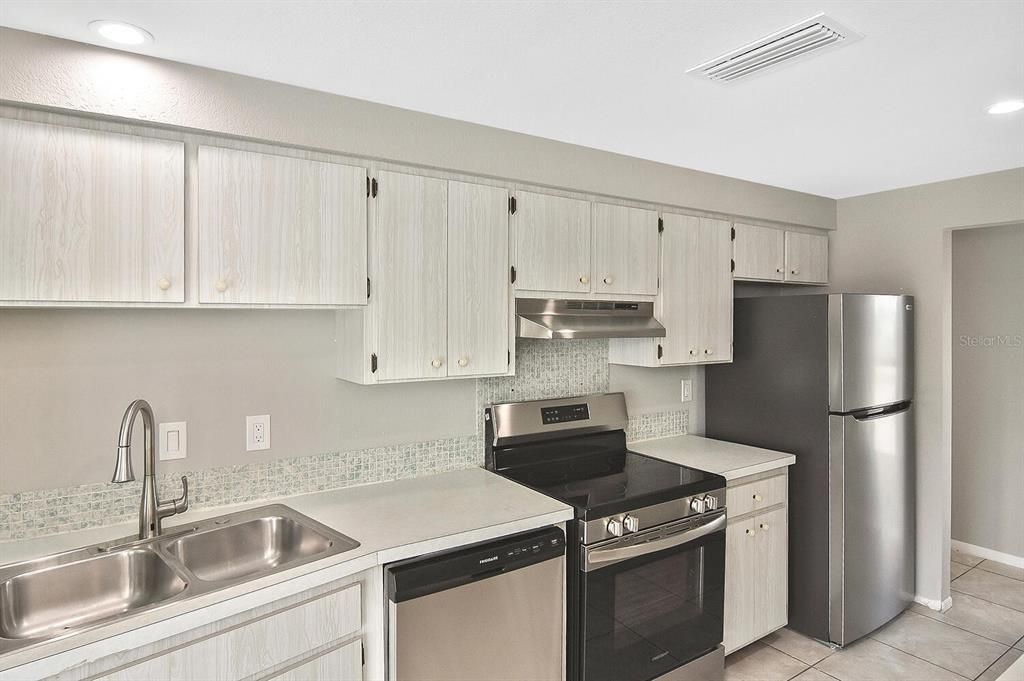 For Sale: $424,900 (2 beds, 1 baths, 1547 Square Feet)