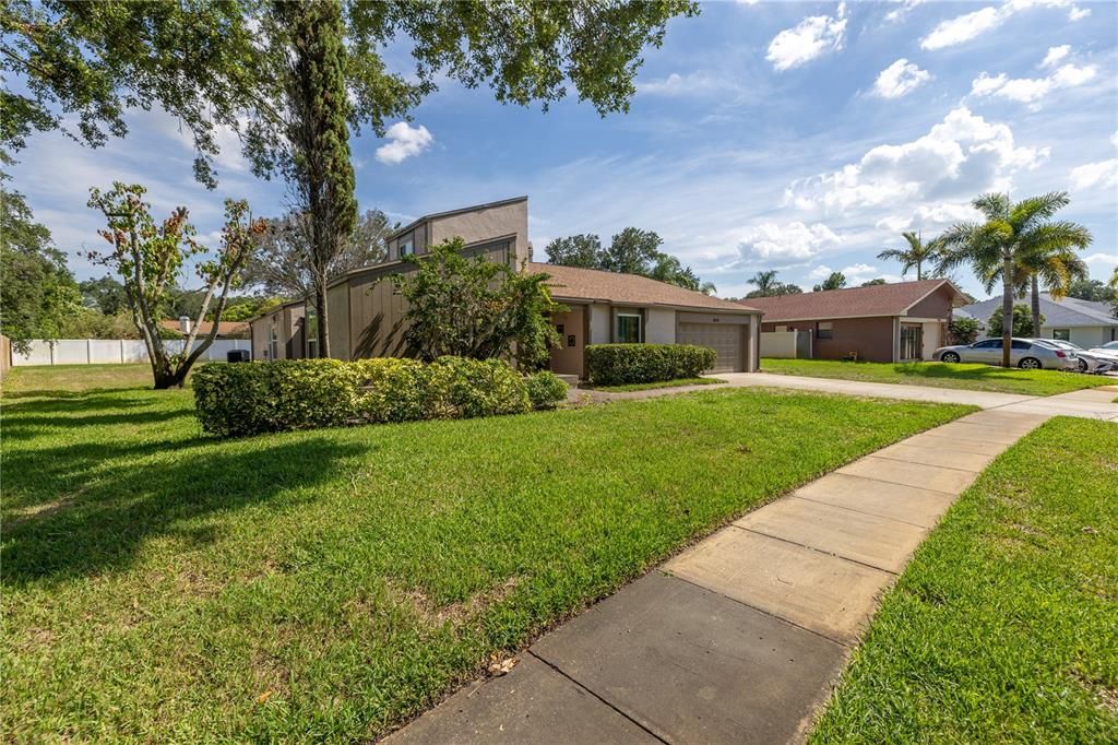 For Sale: $699,900 (4 beds, 2 baths, 2545 Square Feet)