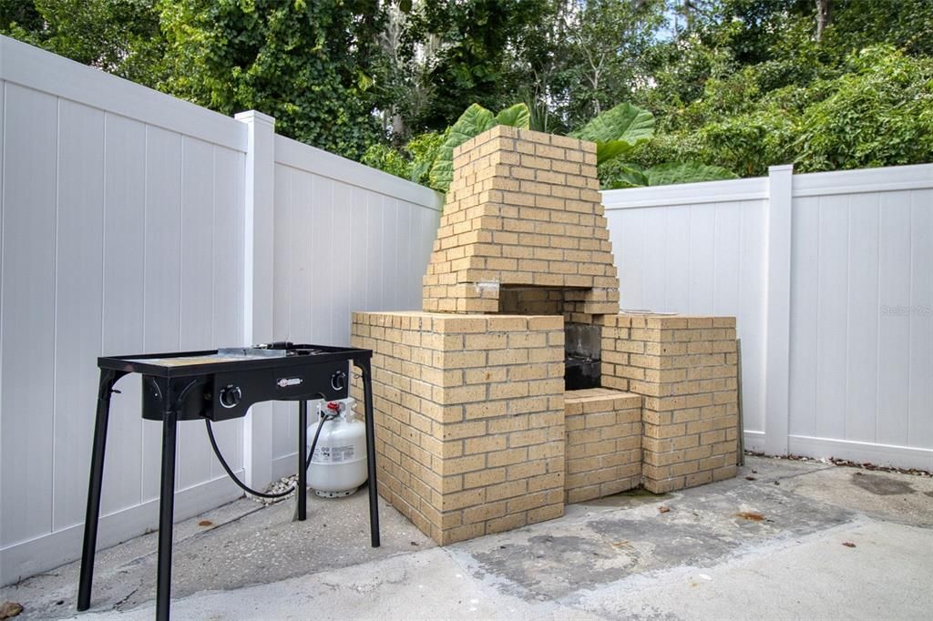 Brick BBQ Pit/Grill