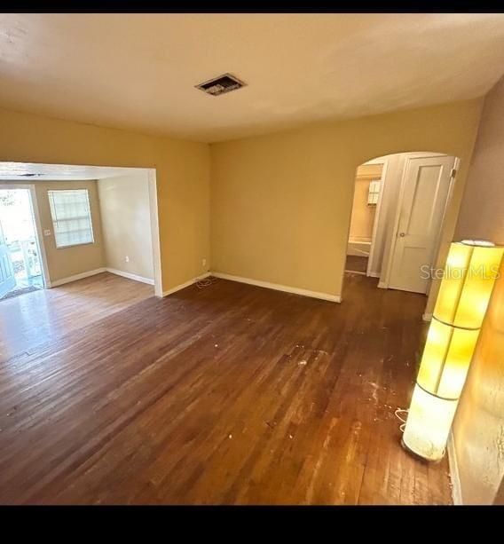 For Sale: $309,000 (2 beds, 1 baths, 1130 Square Feet)