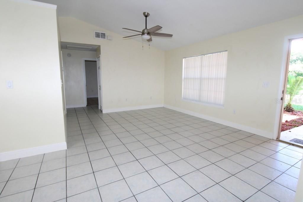 For Rent: $1,700 (3 beds, 2 baths, 1170 Square Feet)